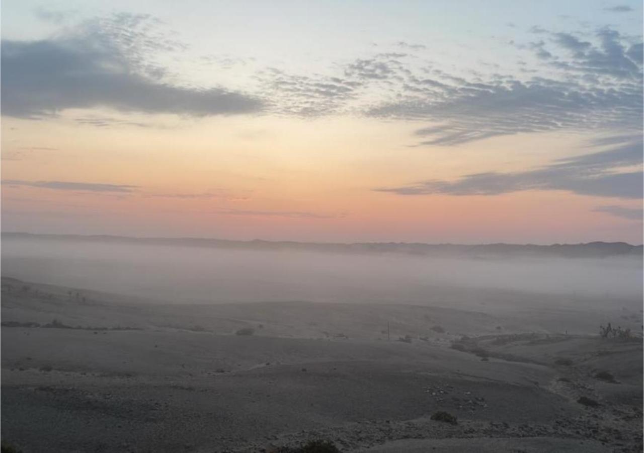 Отель Moon Landscape Self Catering Свакопмунд Экстерьер фото